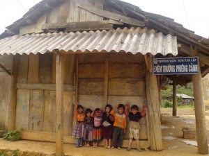 XÂY TRƯỜNG MẪU GIÁO TẶNG TRẺ EM MỘC CHÂU