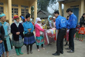 Ngày hội Tết Yêu Thương 2014 tại Thông Cuông, Vân Hồ