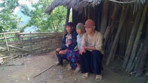 Xót xa người mẹ 16 tuổi bị ung thư cầu khẩn cứu con mình