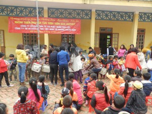 Một mùa đông ấm áp hơn cho trẻ em Mộc Châu, Vân Hồ