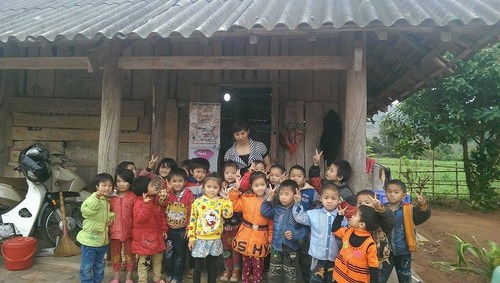Cô và trò Điểm trường Mường Sang