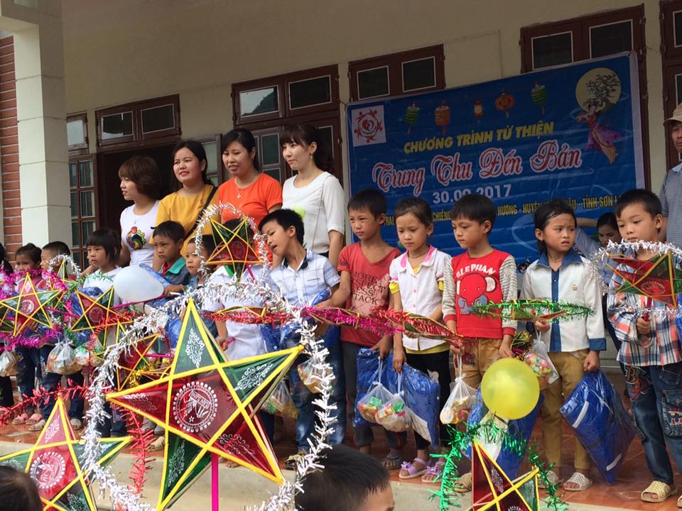 Trung thu sớm tại điểm trường bản Chiềng Khoòng ( trường tiểu học Quy Hướng - xã Quy Hướng)