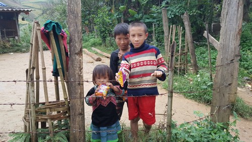 trẻ em nghèo mộc châu